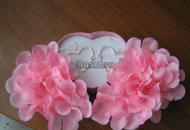 Новые серьги в форме  сердца Avon .в коробочке в ф Москва