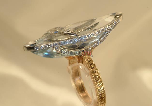 Золотое кольцо с топазом и цирконами Москва