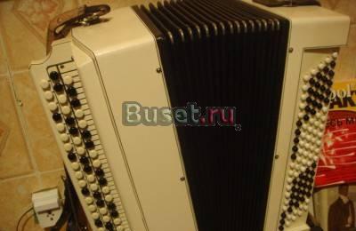 Белый  баян  для  дачи, фабричного производства Москва