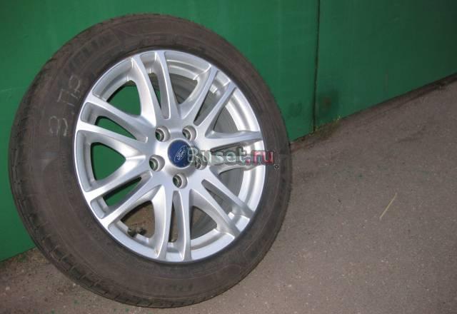 Продаю комплект колес на литых дисках для ford Москва