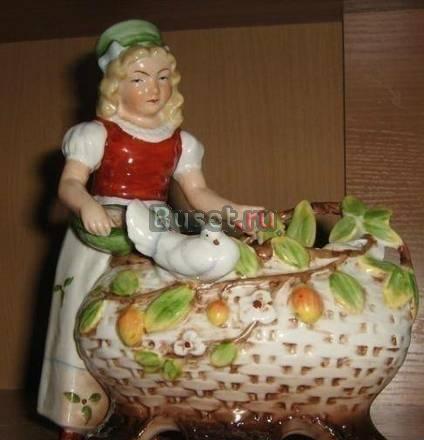 Девочка с голубями (Германия) Новосибирск