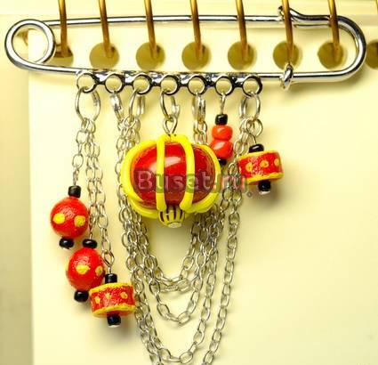 Красная брошь Москва