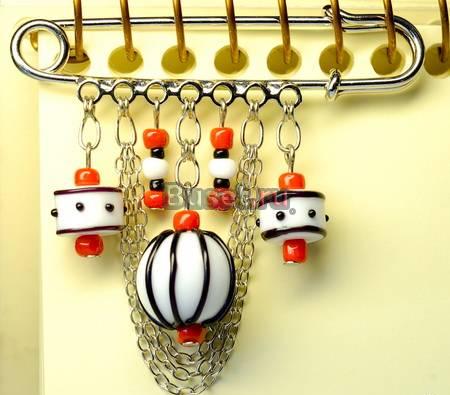 Белая брошь Москва