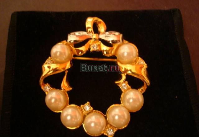 Брошь Москва