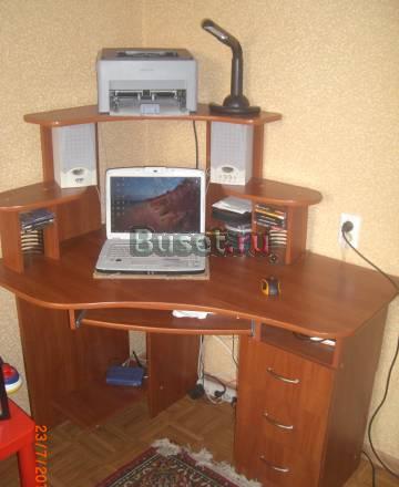 Продам угловой компьютерный стол в отличном состоя Москва