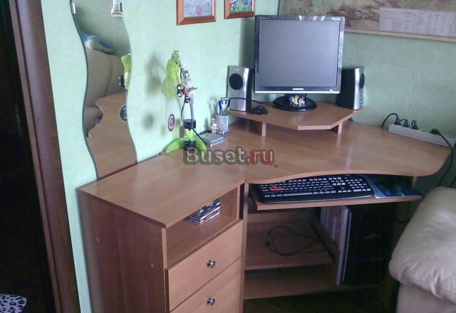 Стол компьютерный угловой 90x90 в идеальном сост Москва