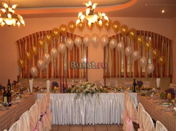 Оформление воздушными шарами и живыми цветами Санкт-Петербург