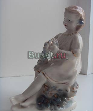 Гжель. Девочка плетет венок Москва