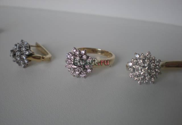 Новый. Комплект кольцо-серьги, золото бриллиант Москва