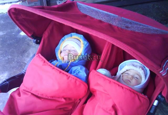 Коляска для двойни Mothercare трехколесная Москва