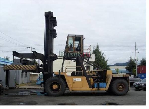Подъемник для контейнеров (ричстакер)  caterpillar Владивосток