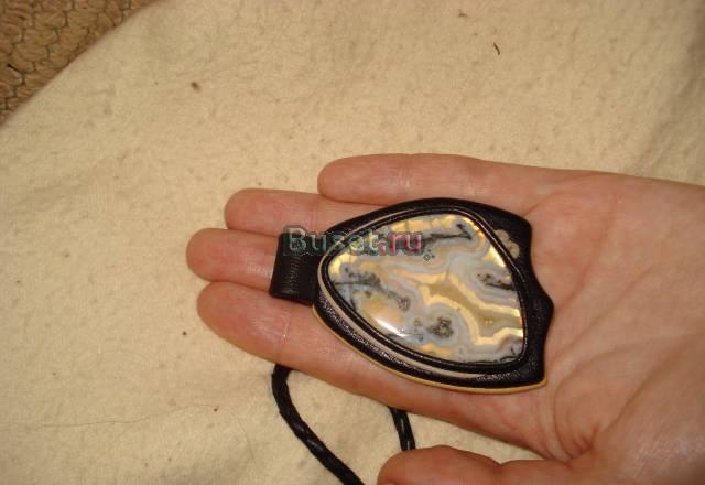 Авторское изделие - кожаная подвеска из агата Москва