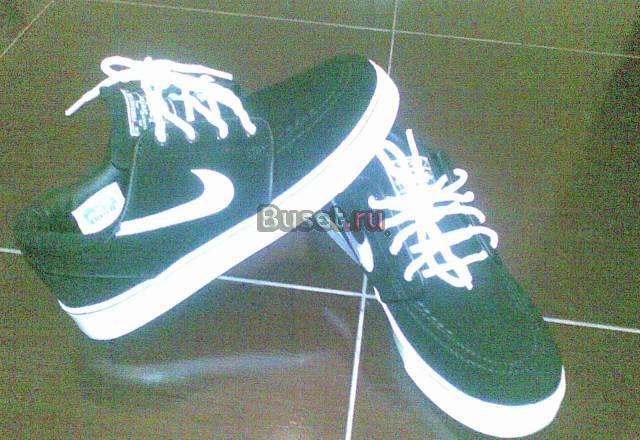 Кросовки Nike новые. 41 размер (26см) Москва