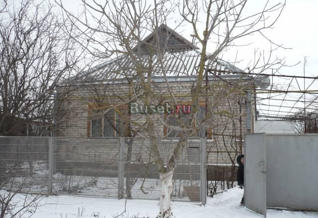 Дом в районном центре Красноармейского района Полтавская