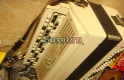 Эффектный трехрядный баян редкого белого цвета Москва