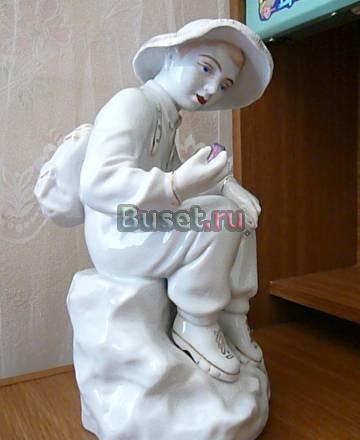 Фарфоровая  статуэтка Москва
