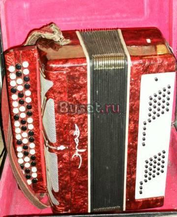 Красный трехрядный игровой баян Москва