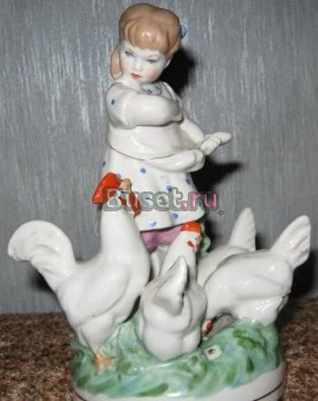 Статуэтка фарфоровая" Девочка с курами". Дулево Москва