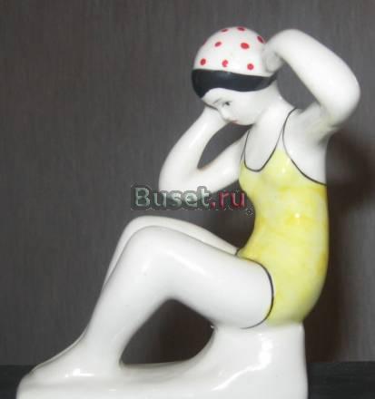 Статуэтка фарфоровая "Юная купальщица". Гжель Москва