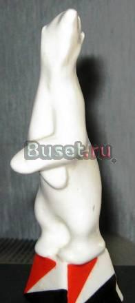 Статуэтка фарфоровая "Белый медведь в цирке". лзфи Москва