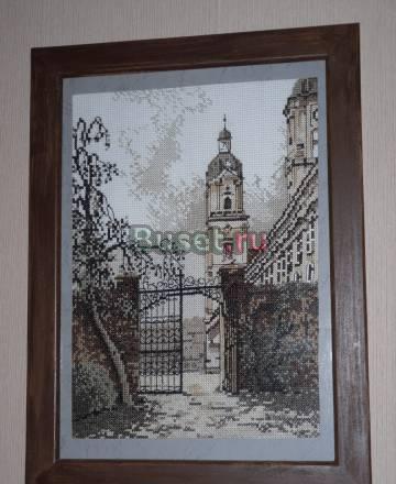 Картина вышитая "старый город" Москва