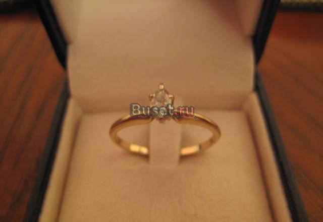 Изысканное кольцо с серебристым бриллиантом италия Москва