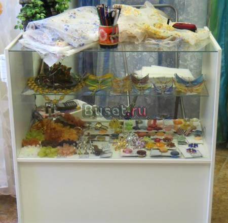 Продаю витрины 2 шт и стол-прилавок Санкт-Петербург