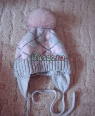 Шапочка с большим бумбоном и стразами MiniЯ Москва