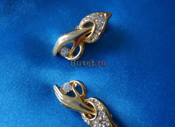 Изящные клипсы уникальной формы со стразами Москва