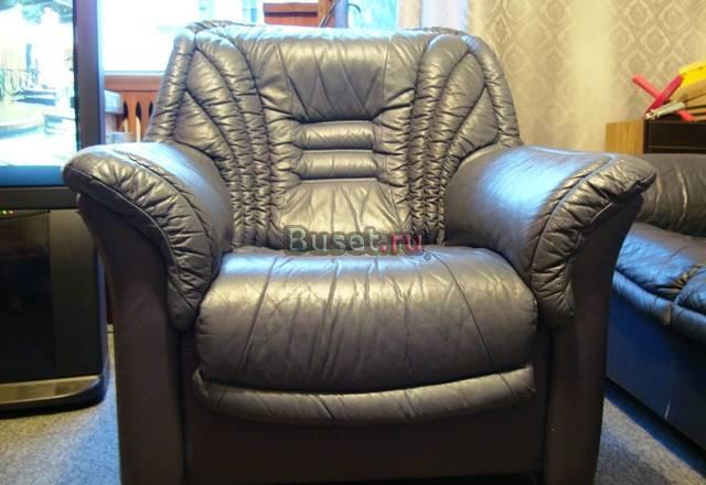 Кресло кожаное (темно синее) Москва
