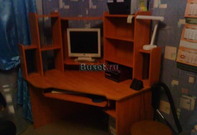 Продам компьютерный стол и угловой диван всё б/у Москва