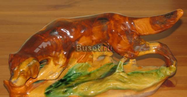 Статуэтка Собака с дичью. Майолика обливная. 60-е Москва