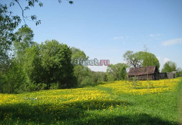 Земельный участок на берегу реки в тихой деревне Верея