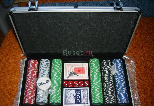 Набор для игры в покер на 200 и 300 фишек новые Санкт-Петербург