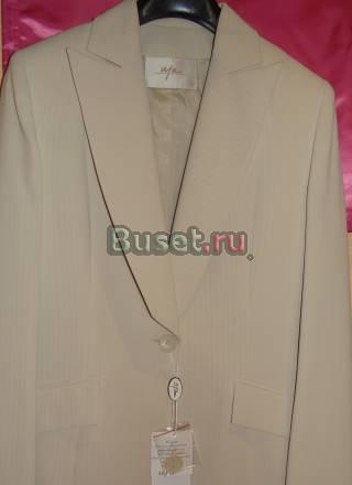 Костюм брючный AJA. новый. 42 р Москва