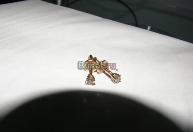 Золотые сережки-гвоздики с бриллиантами Москва