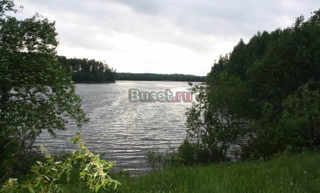 Земля на берегу озера от 30  -сотка Москва