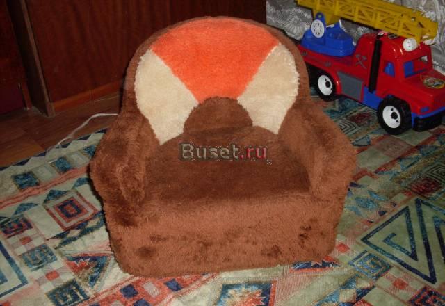 Детское мягкое кресло и  деревянный столик Фрязино