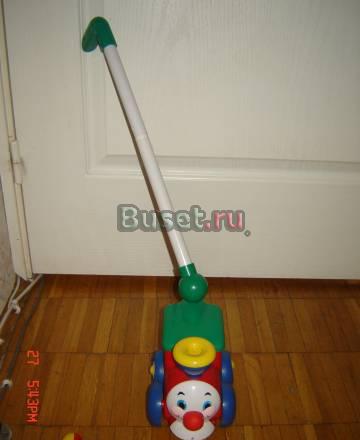 Игрушка-каталка паровозик Москва