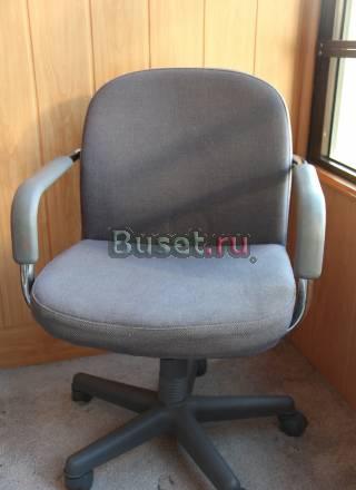 Мягкое офисное кресло с подлокотниками Москва