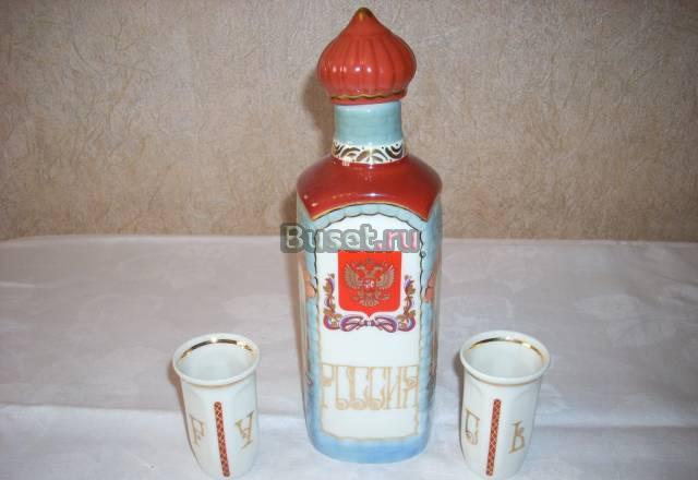 Фарфоровый штоф с двумя стопками Москва
