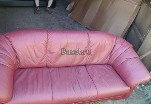 Продам диван кожаный трехместн. финский  б. у Москва