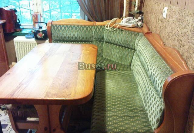 Стол кух. +угол.кух.+2 табуретки Москва