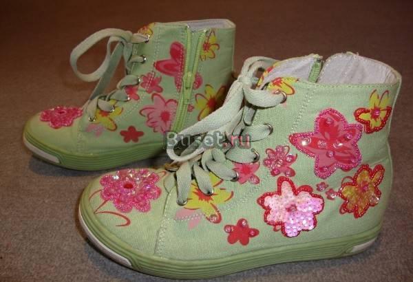 Продам новые кеды для девочки 32р. Всполцены 300р Москва