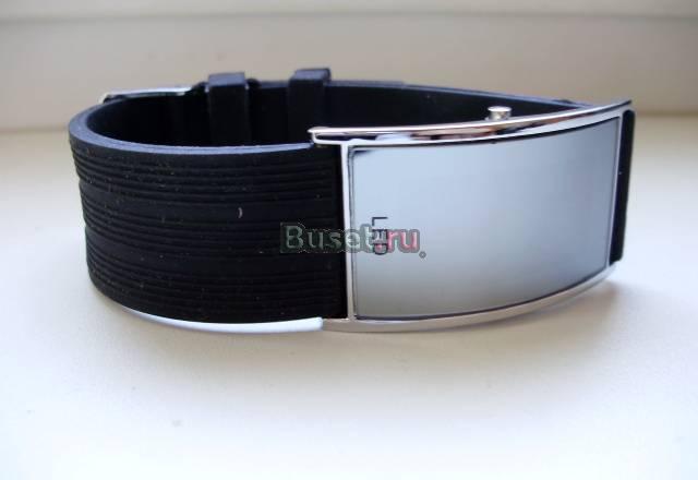 Часы с зеркальным дисплеем Москва