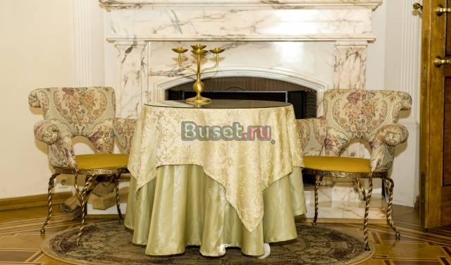 Стол со скатертью и стеклом Москва