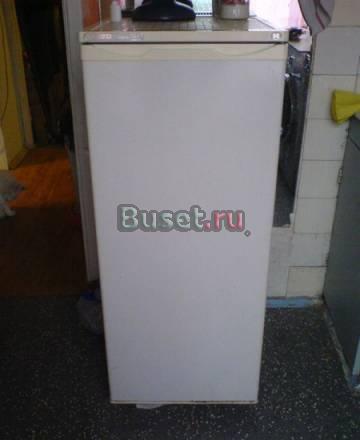 Холодильник Саратов,2006 года,могу привезти Москва