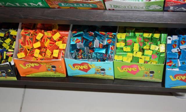 Жевачка love IS Санкт-Петербург