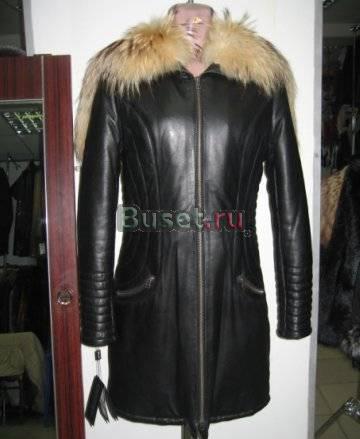 Утепленое кожаное пальто с меховым капюшоном Москва