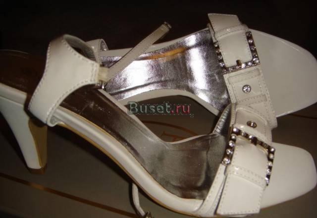 Белые босоножки Москва